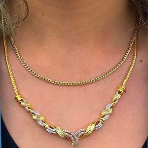 Beautiful Gold necklace  💛 Follow me on IG @AMDCAG to stay connected ❤️💘🦋